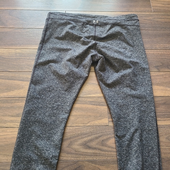 UA Cropped Leggings - Picture 2 of 2